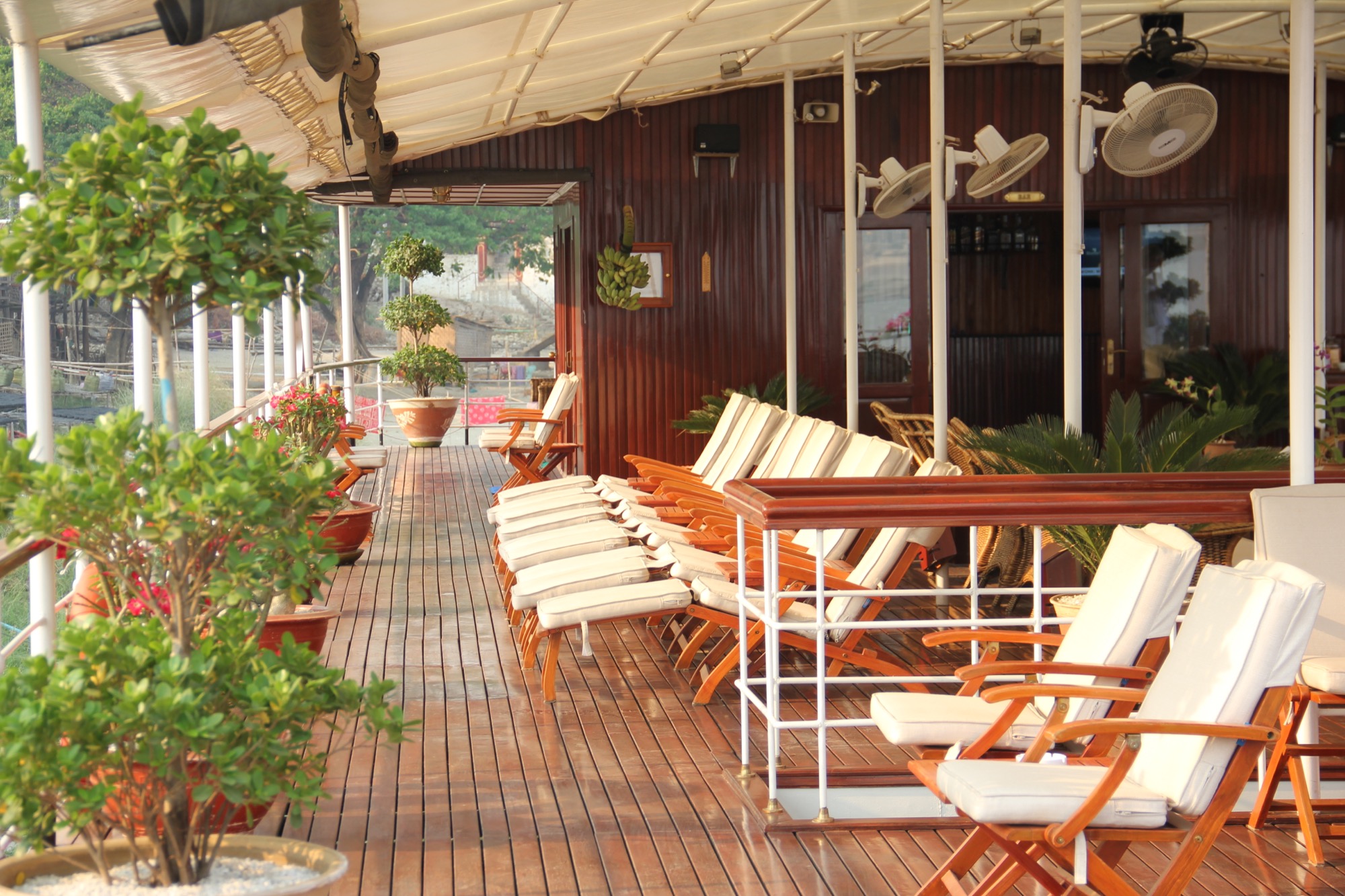 Pandaw RV Indochina Sun Deck 1.jpg